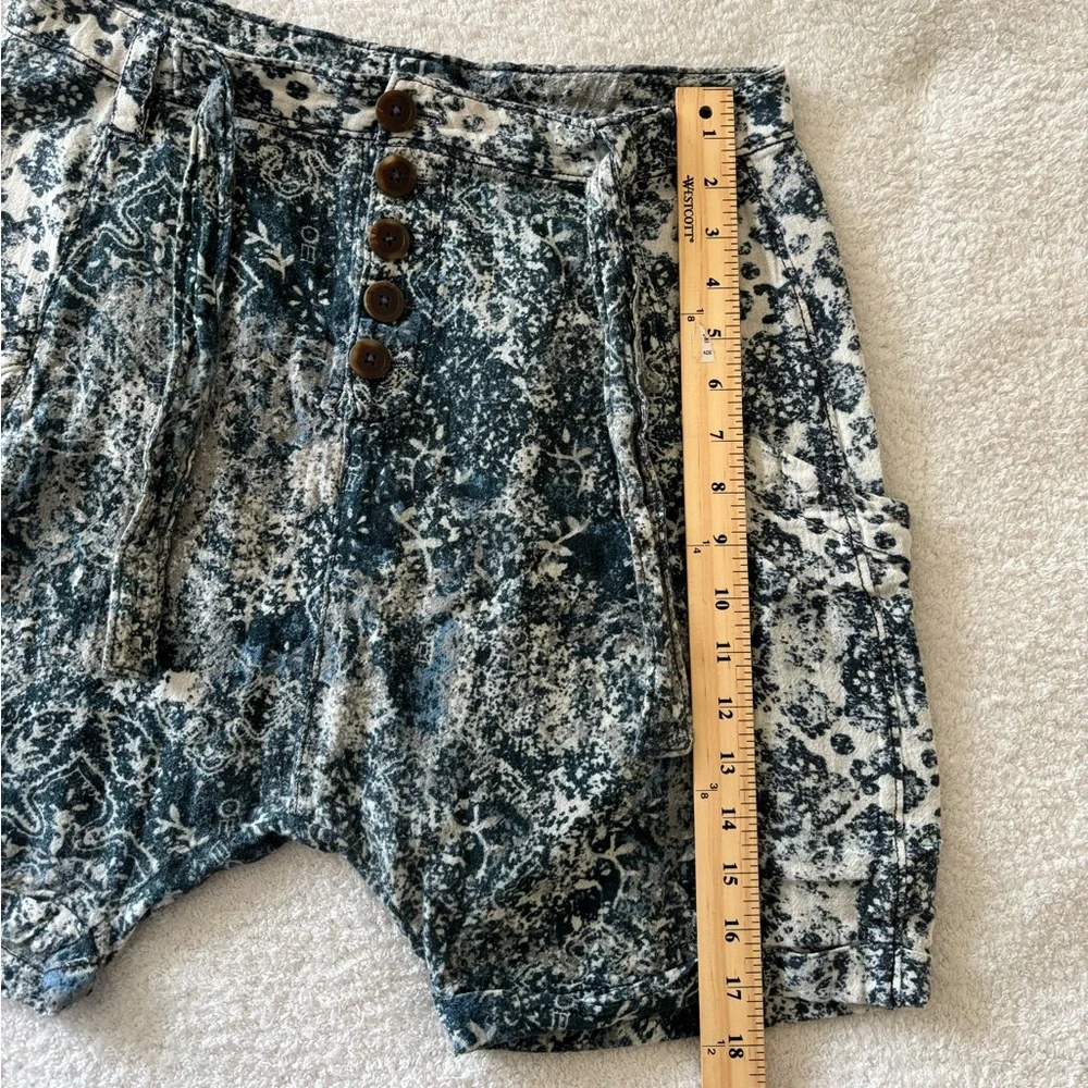 Free People Blue and White Cargo Shorts - Picture 5 of 11